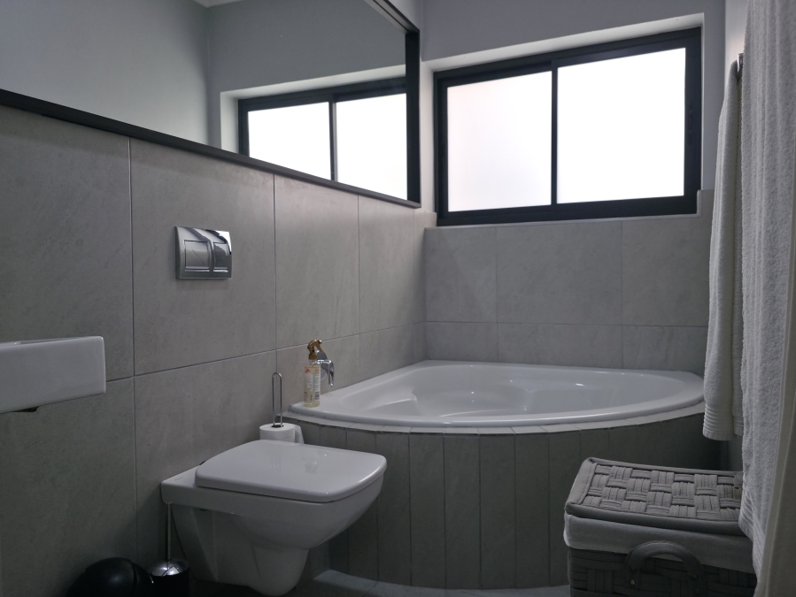 5 Bedroom Property for Sale in Jeffreys Bay Central Eastern Cape